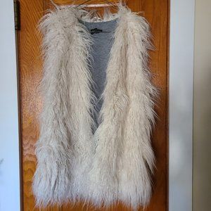 NWOT Topshop Cream Mongolian Faux Fur Vest Sz 6